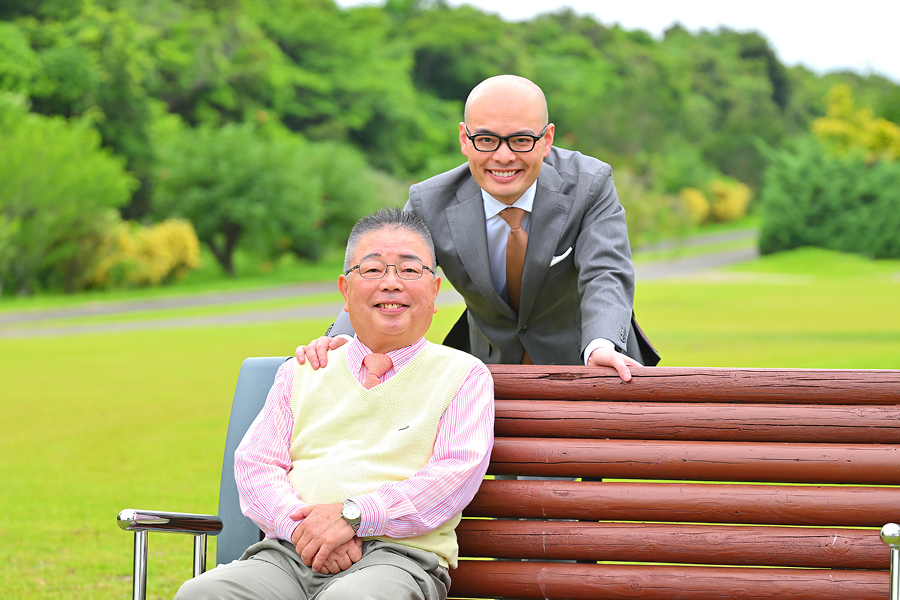 2人の代表の記念写真