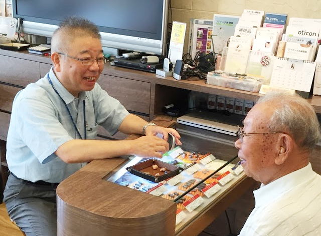 “相談だけ”の方も大歓迎!「認定補聴器技能者」「言語聴覚士」がご対応。全店に専門家が常勤しています。