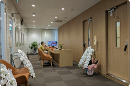 くつろいでお話しいただける自然な雰囲気の店内です