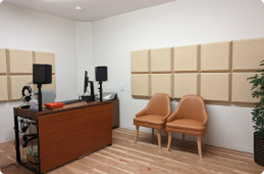 高精度の聴力測定ができる防音室です。