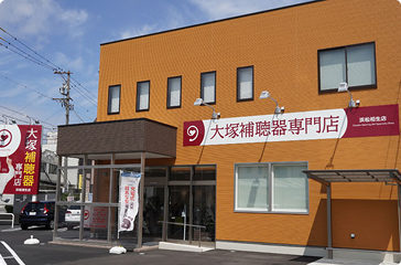 駐車場7台完備!店内はバリアフリー対応なので車いすの方も安心です。