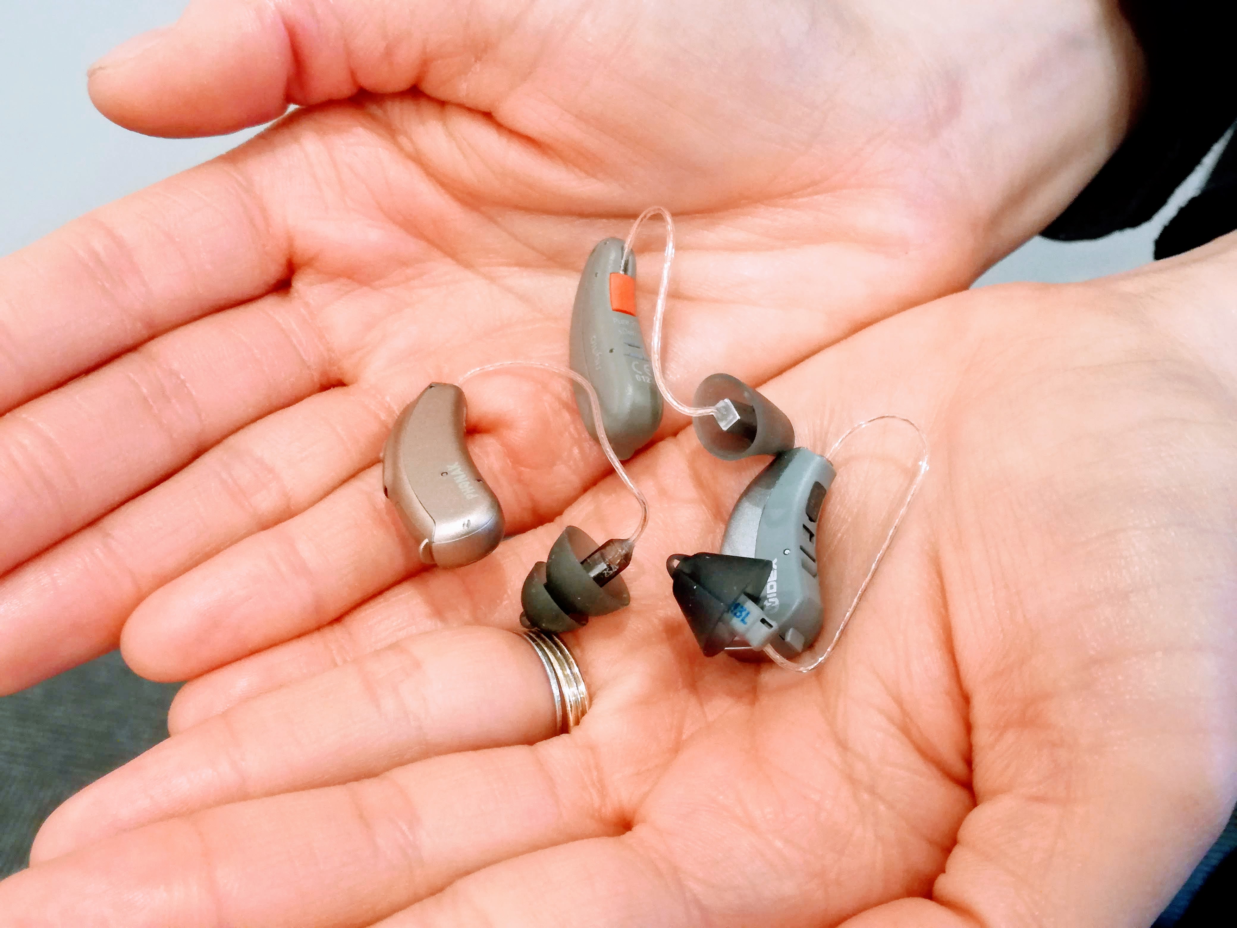 RIC耳かけ型補聴器のメンテナンス方法３種類 | 補聴器専門店プロショップ大塚（認定補聴器技能者運営）