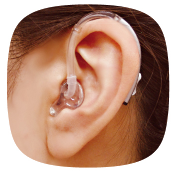 耳かけ型補聴器の装用イメージ