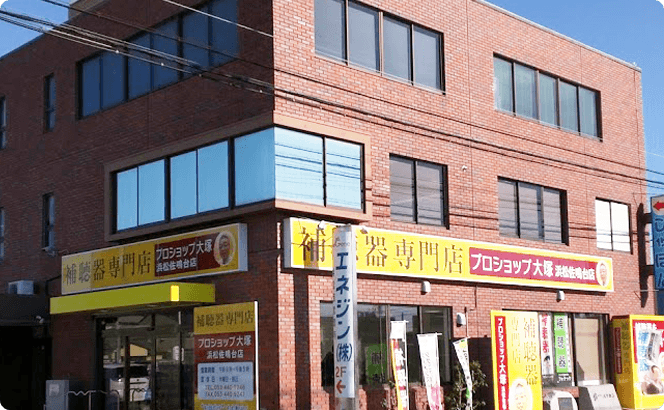 浜松佐鳴台店は煉瓦色の外観が目印です
