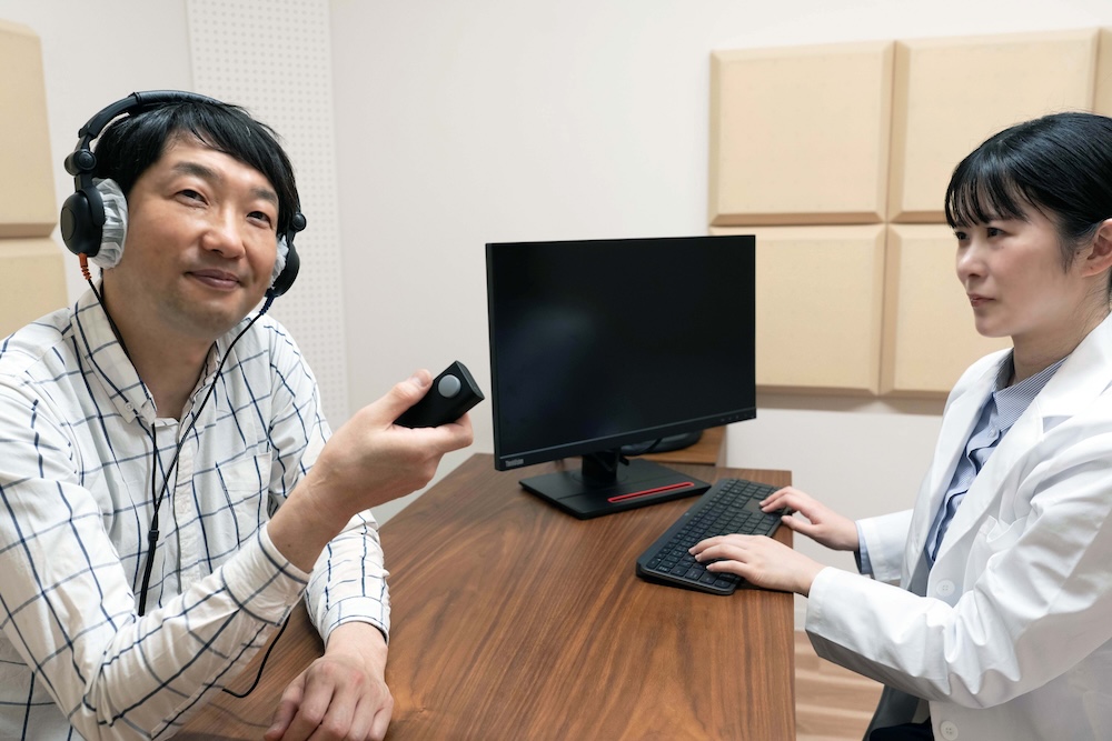 音を聞く